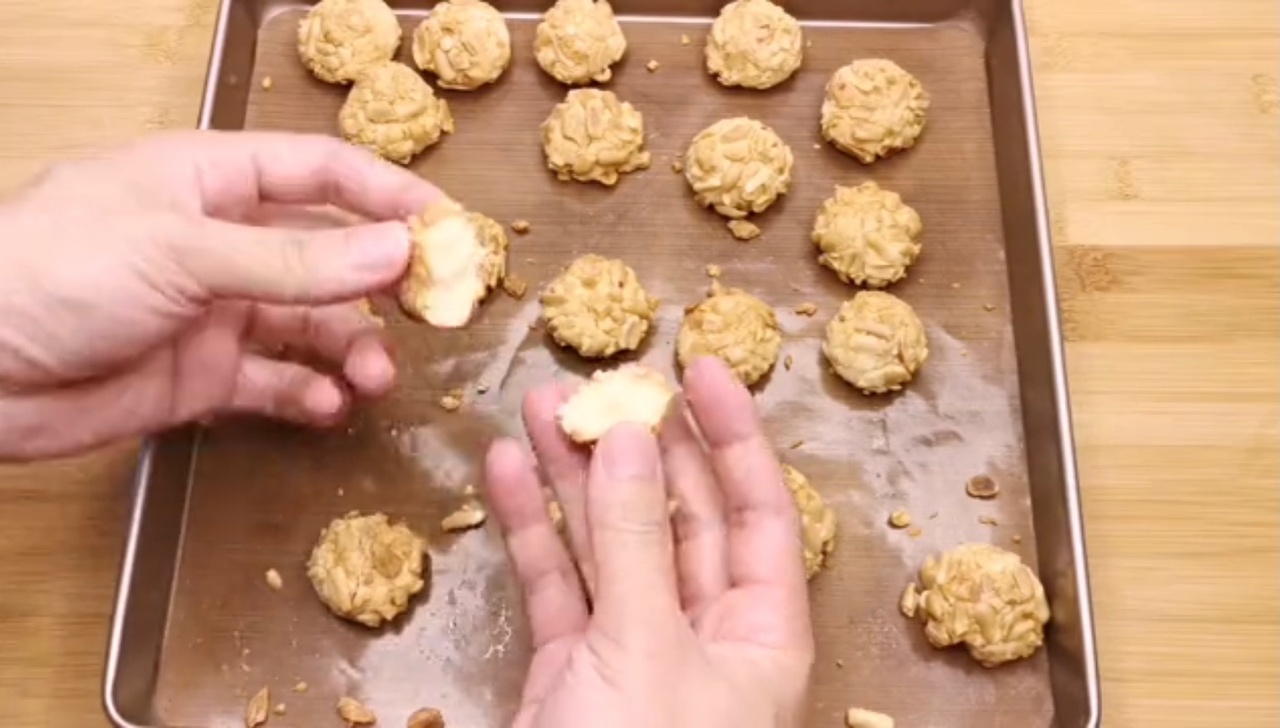 一碗面粉，一把花生，让你在家就能做酥得掉渣的花生酥饼的做法 步骤7