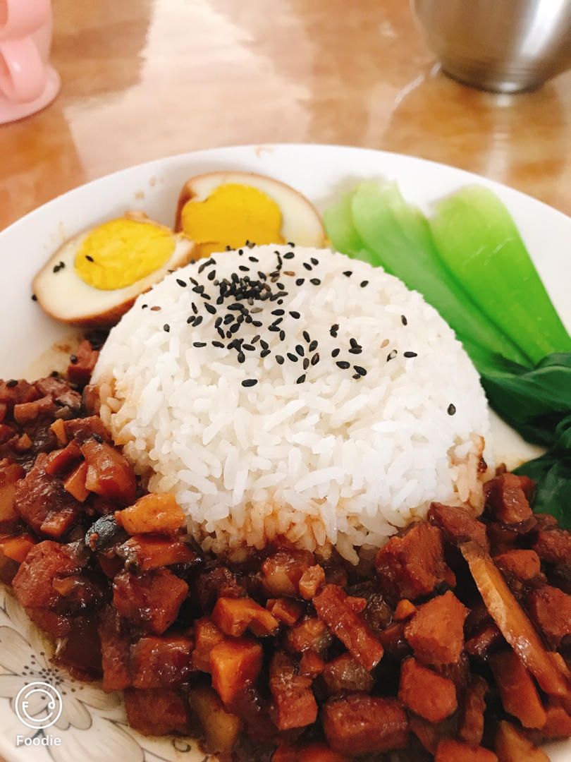 洋葱酥卤肉饭