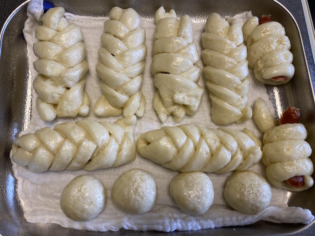 只需一次发酵---松软奶香香肠包