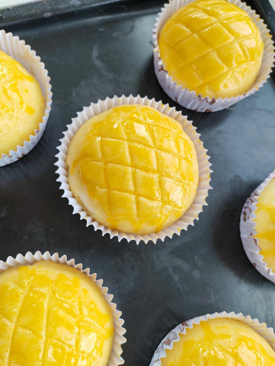 好吃到炸裂的港式菠萝包（附带制作酥皮的小视频）