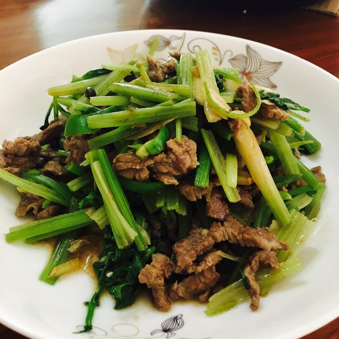 芹菜炒牛肉【附让牛肉嫩嫩的小秘密】