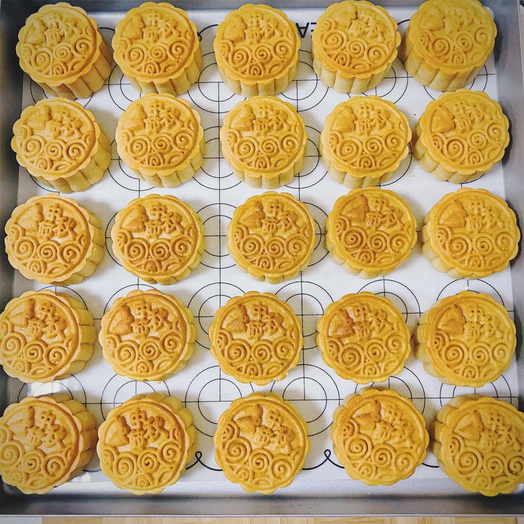 肉松蛋黄月饼