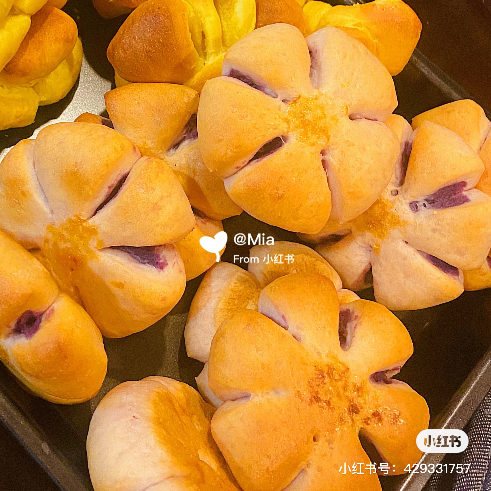 紫薯奶香花朵面包