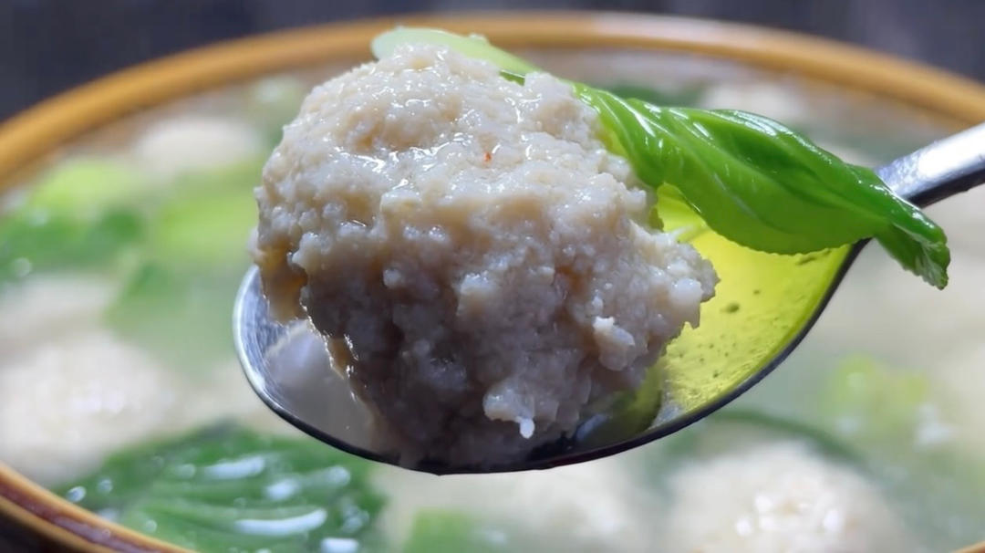 白菜豆腐肉丸汤的做法