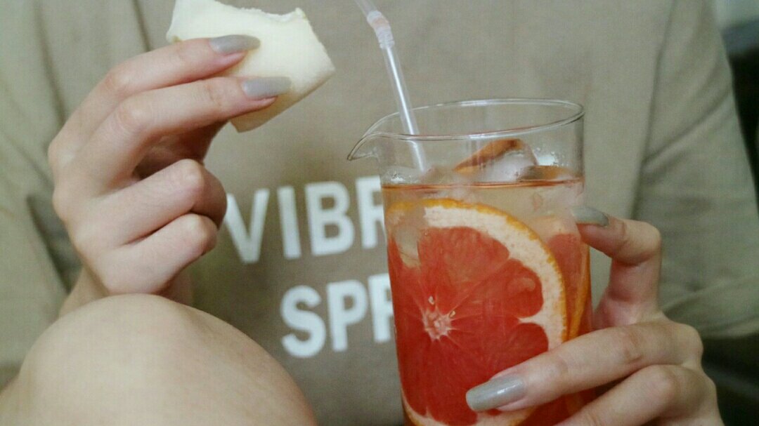 夏日晚霞葡萄柚冰茶