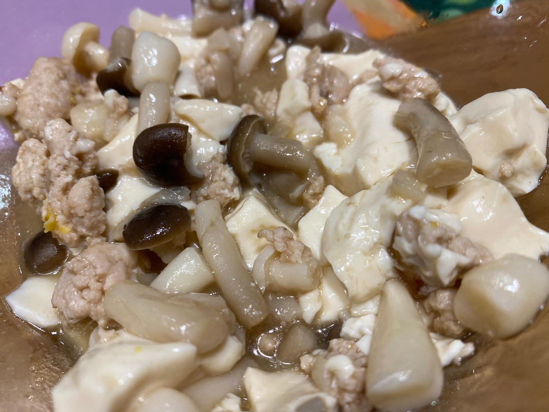 妈妈的家常菜，蘑菇烧豆腐，超下饭，比肉好吃