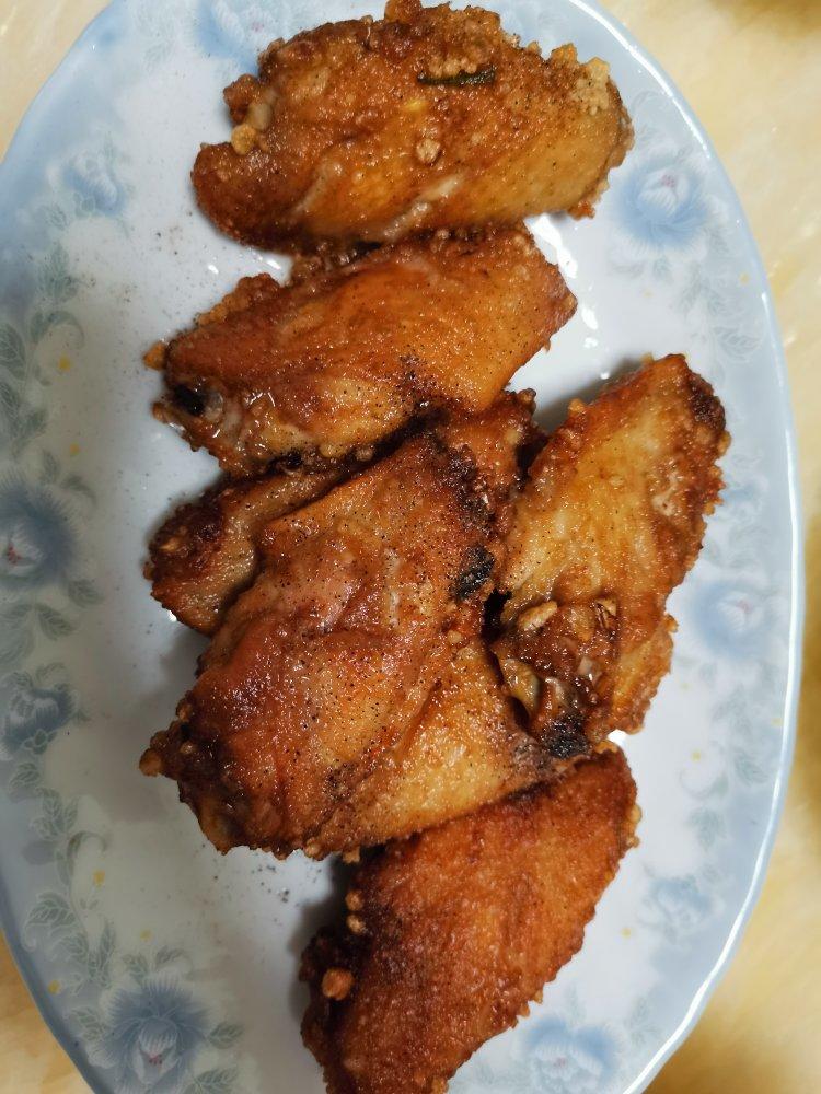 好吃到舔手指的蒜香炸鸡翅