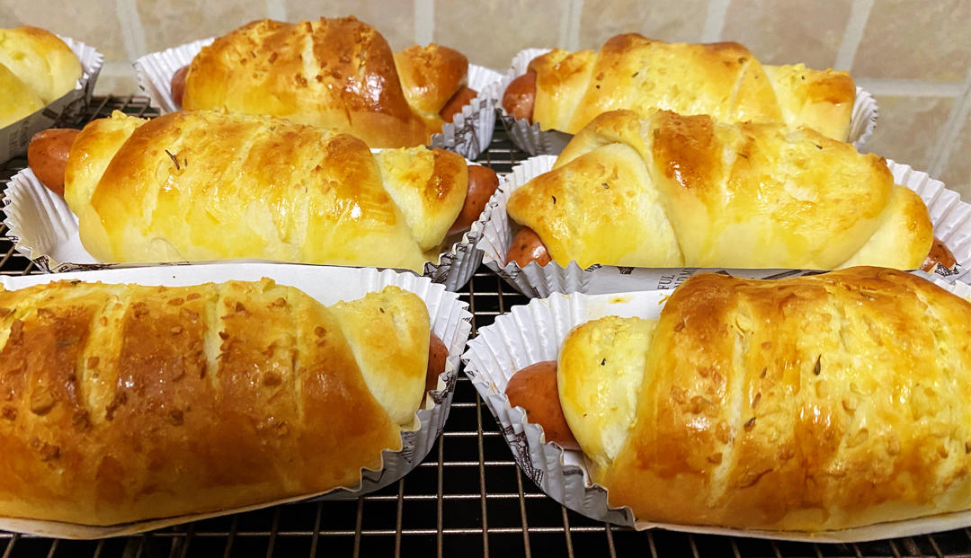 Happy520!  蒜香火腿肠面包（小热狗）给无肉不欢的你～孙小美的手作