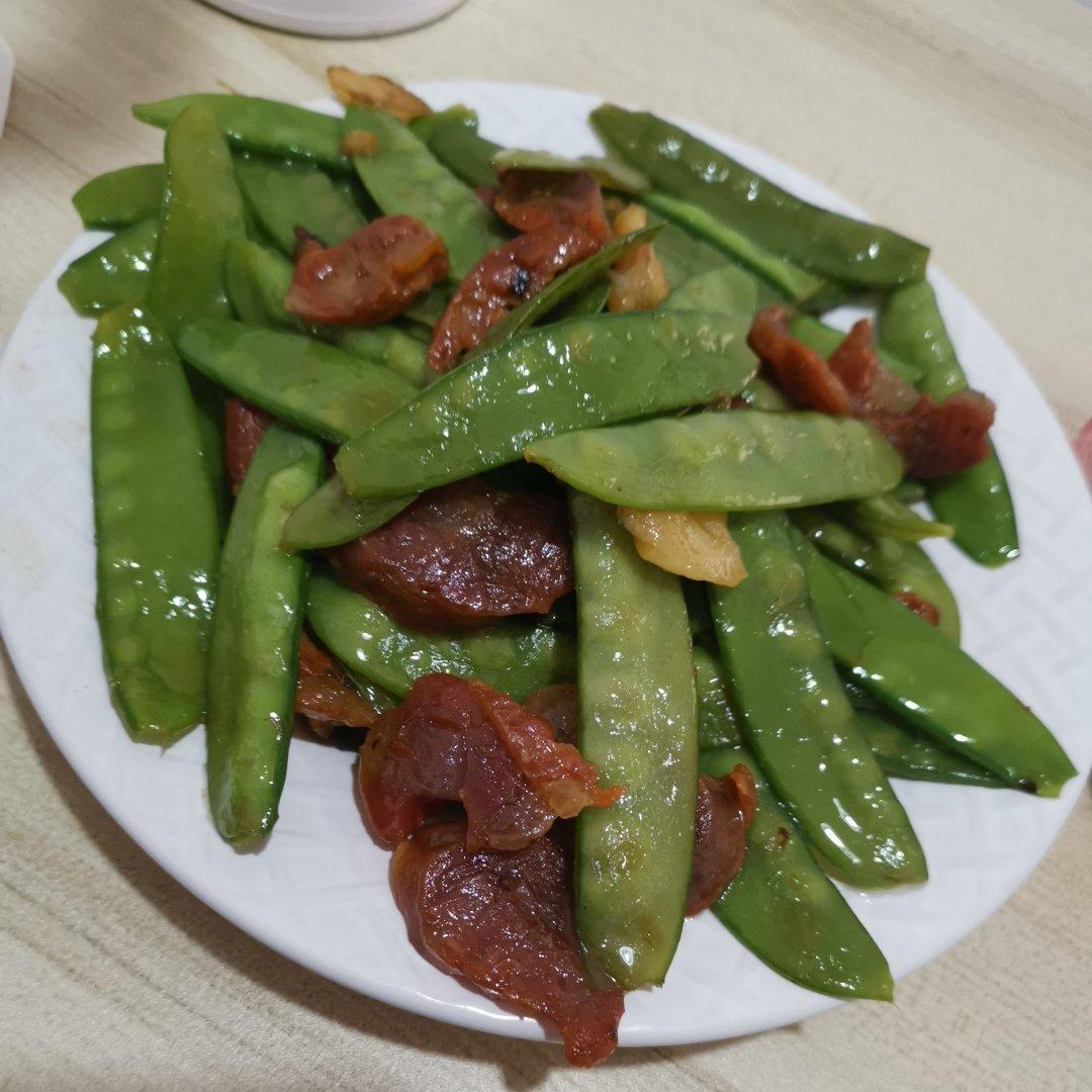无比简单的荷兰豆炒腊肠，营养又好吃～！