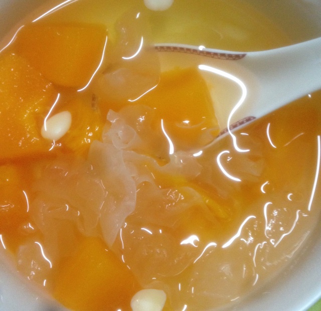 满记甜品之南北杏雪耳炖木瓜