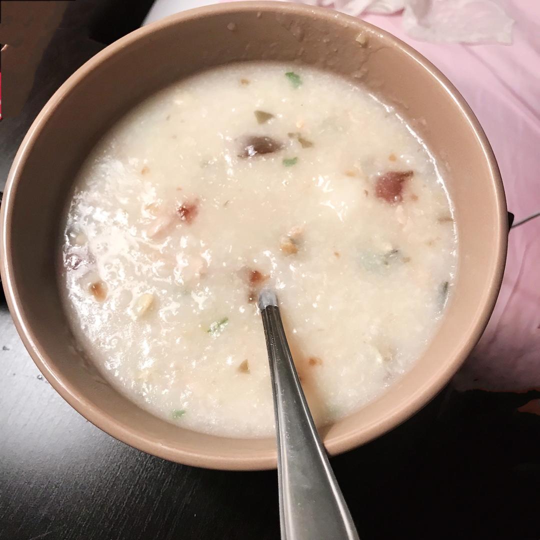 电饭煲版皮蛋瘦肉粥