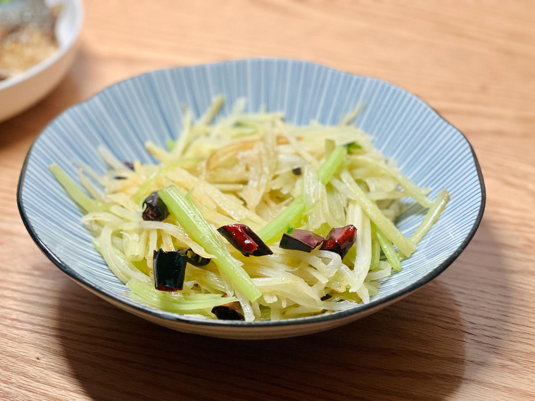 下饭菜  芹菜炒土豆丝