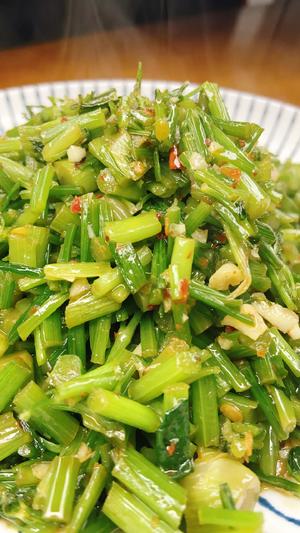 春天里的野菜豆豉辣椒炒水芹菜的做法 步骤5