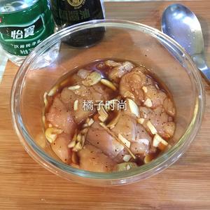 电饼铛版黑胡椒鸡胸肉的做法 步骤6