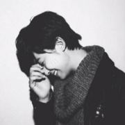 Malee躲在角落的小懒猫