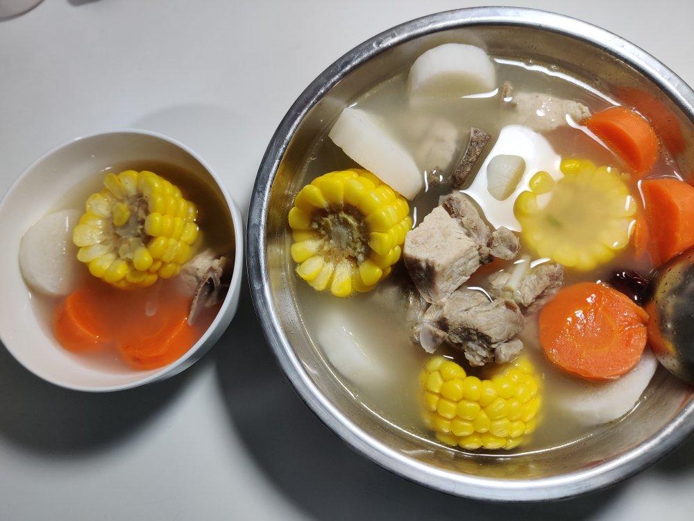 连吃三碗的玉米山药排骨汤