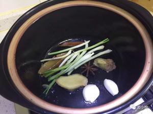 软糯鲜香的花菇牛筋煲，记得来碗米饭啊！的做法 步骤2