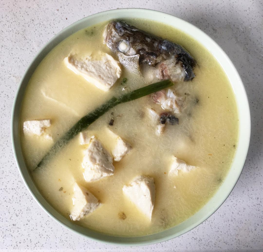鲫鱼豆腐汤