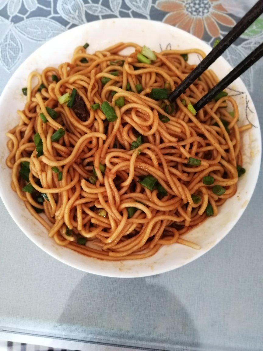 啊啦露做的葱爆面—就是汪涵在天天向上里面做的那个啦