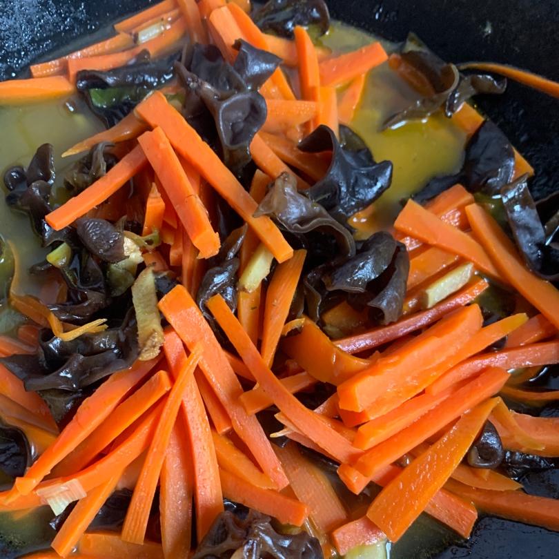 木耳胡萝卜炒鸡蛋超级好吃