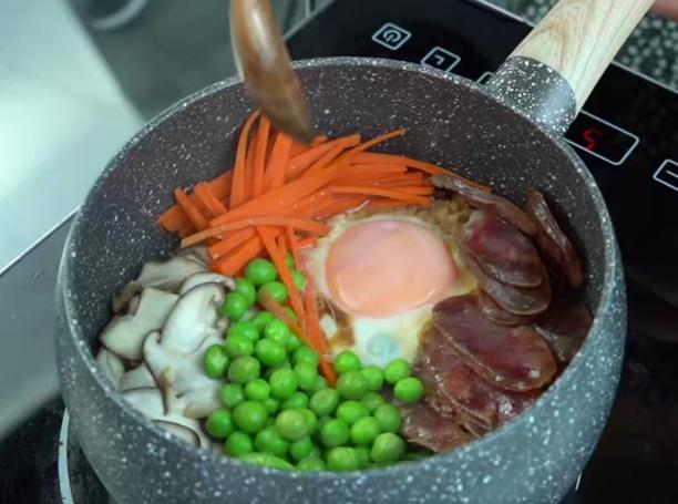 腊肠焖饭的做法