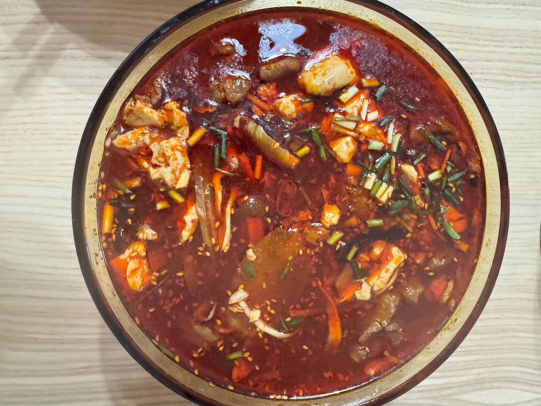厨师长教你：“豆花水煮牛肉”做法，牛肉麻辣鲜香，豆花嫩滑入味