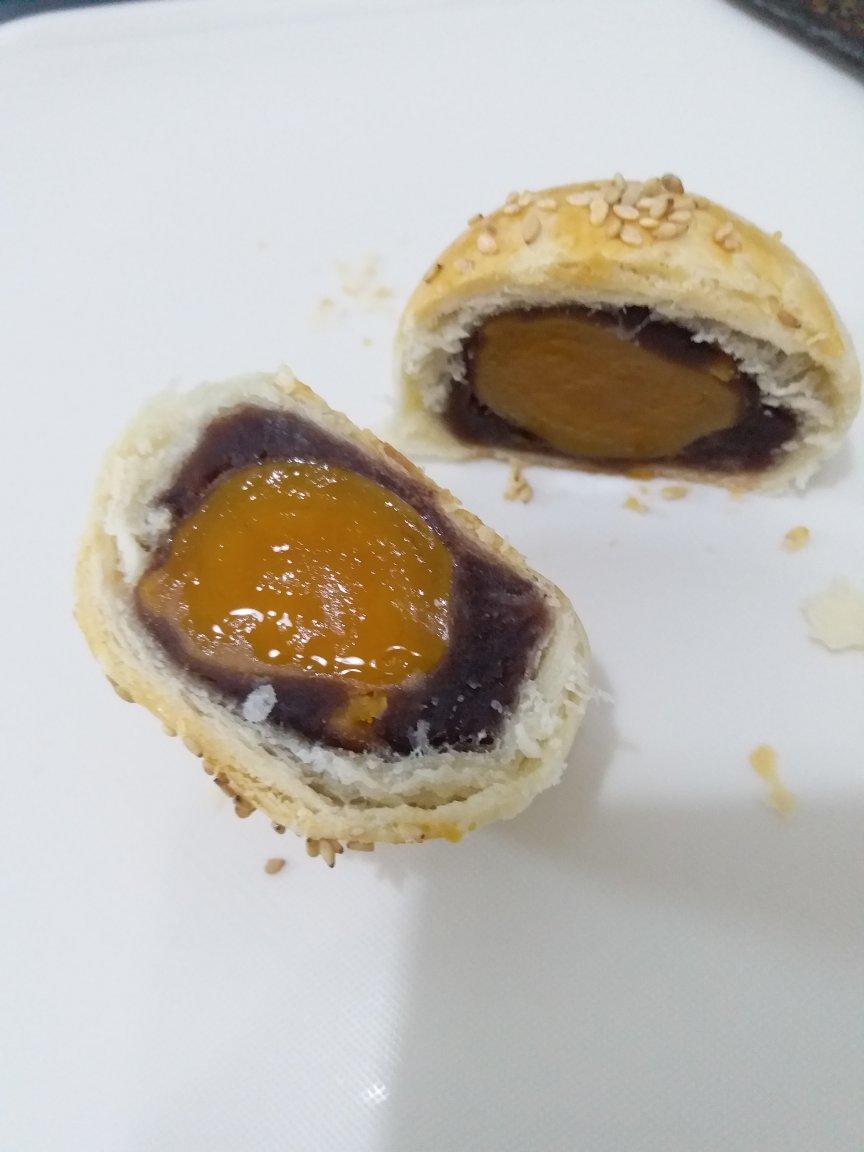 酥到掉渣的蛋黄酥