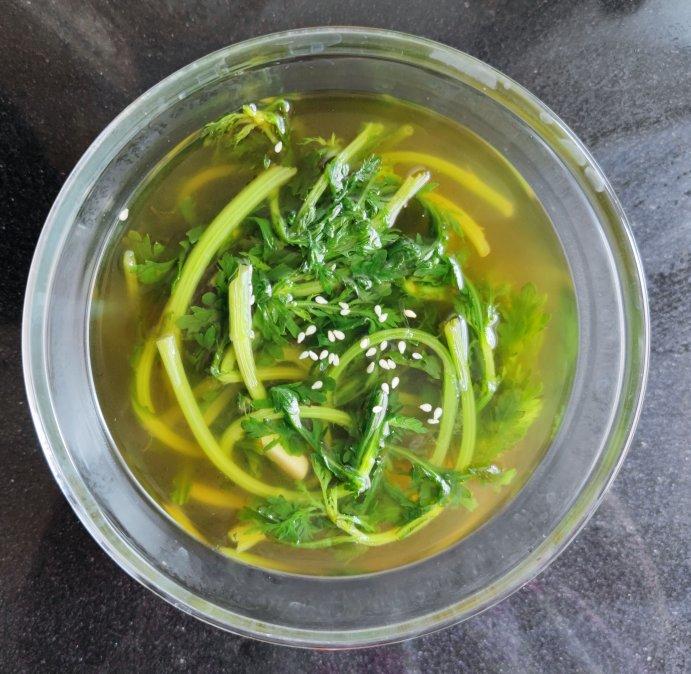 炒茼蒿（零失败巨好吃的快手菜）
