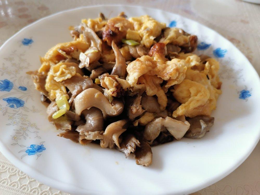 平菇炒鸡蛋
