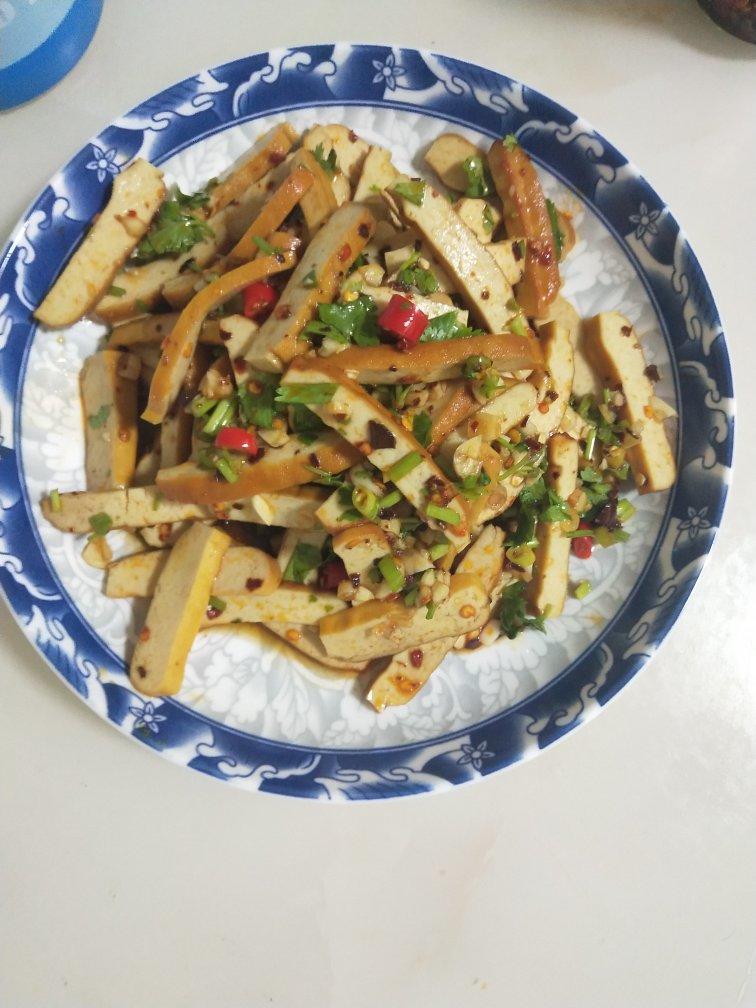 凉拌豆腐干(凉拌菜通用，宝贝儿子“念念不忘”之二,他喜欢的“微微辣”级别)