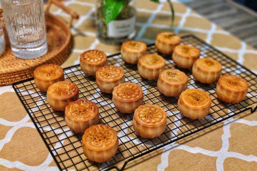 广式月饼—蛋黄莲蓉月饼