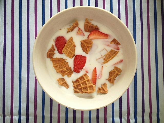 草莓脆华夫酸奶的做法