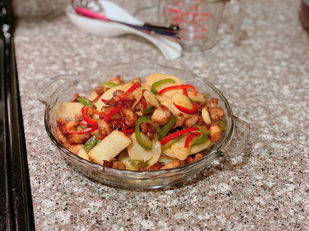 五花肉干煸土豆片