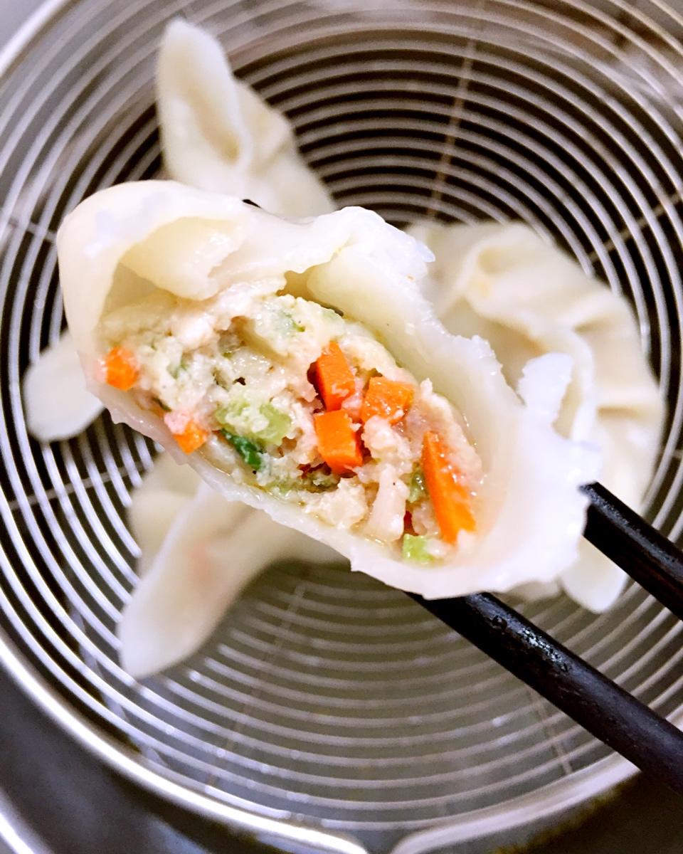 芹菜胡萝卜猪肉水饺