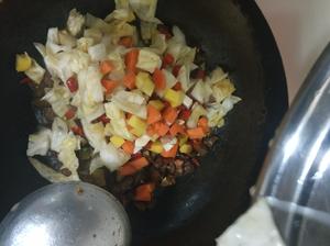 【独家原创】火辣辣的泡菜爆炒牛肉丁的做法 步骤8
