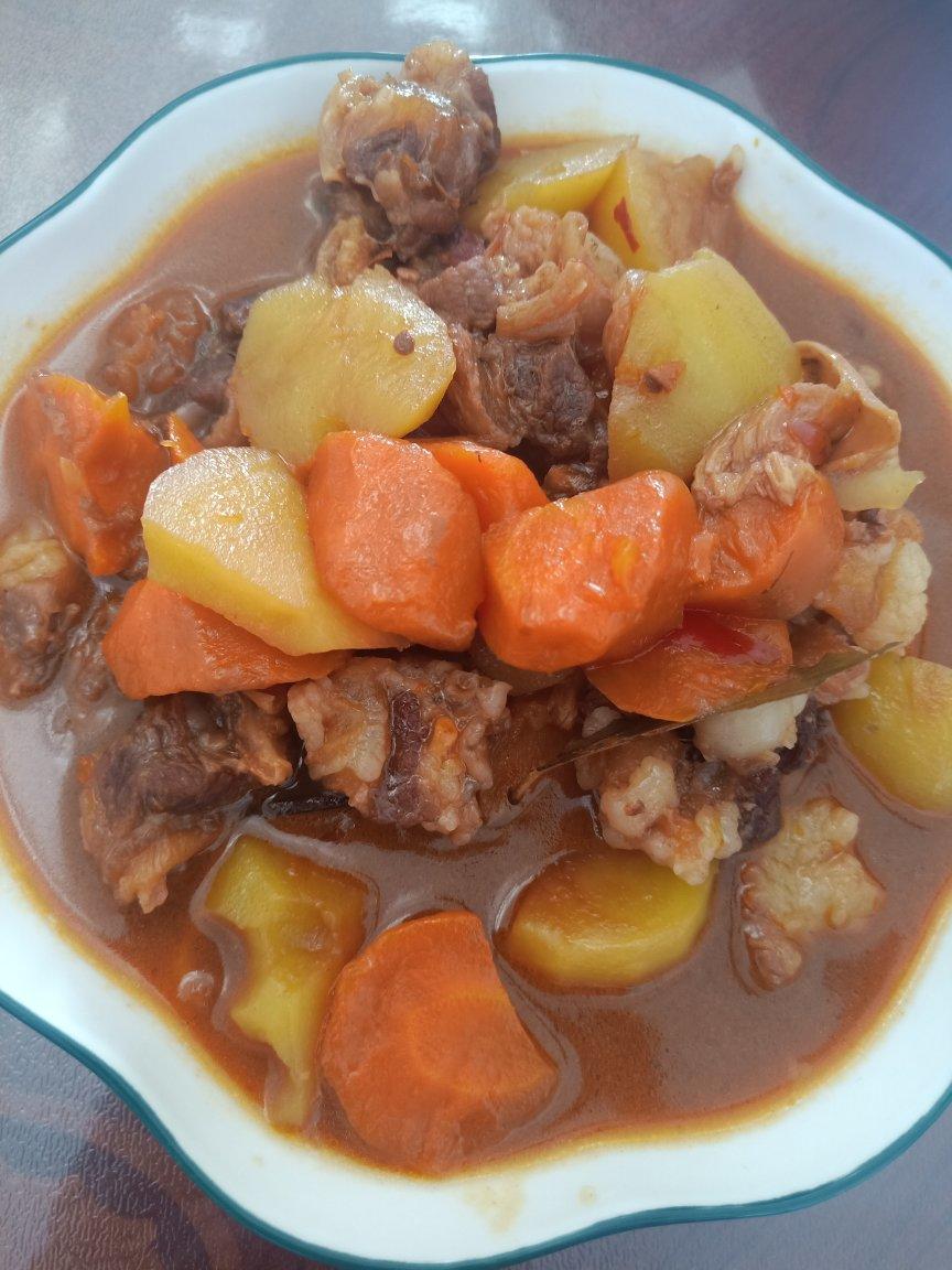 土豆焖牛腩
