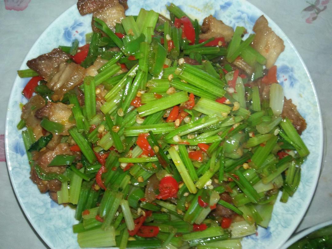 芹菜炒肉