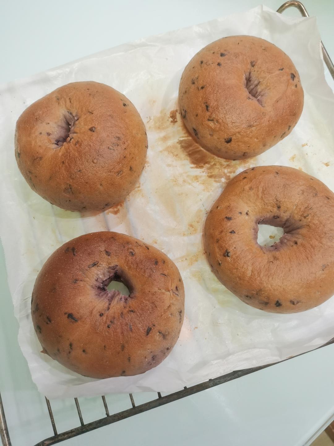 满满花青素的蓝莓贝果