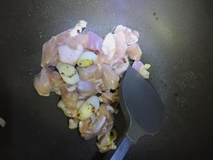鸡肉炒香菇的做法 步骤4