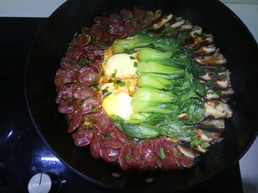 铸铁锅腊肠煲仔饭