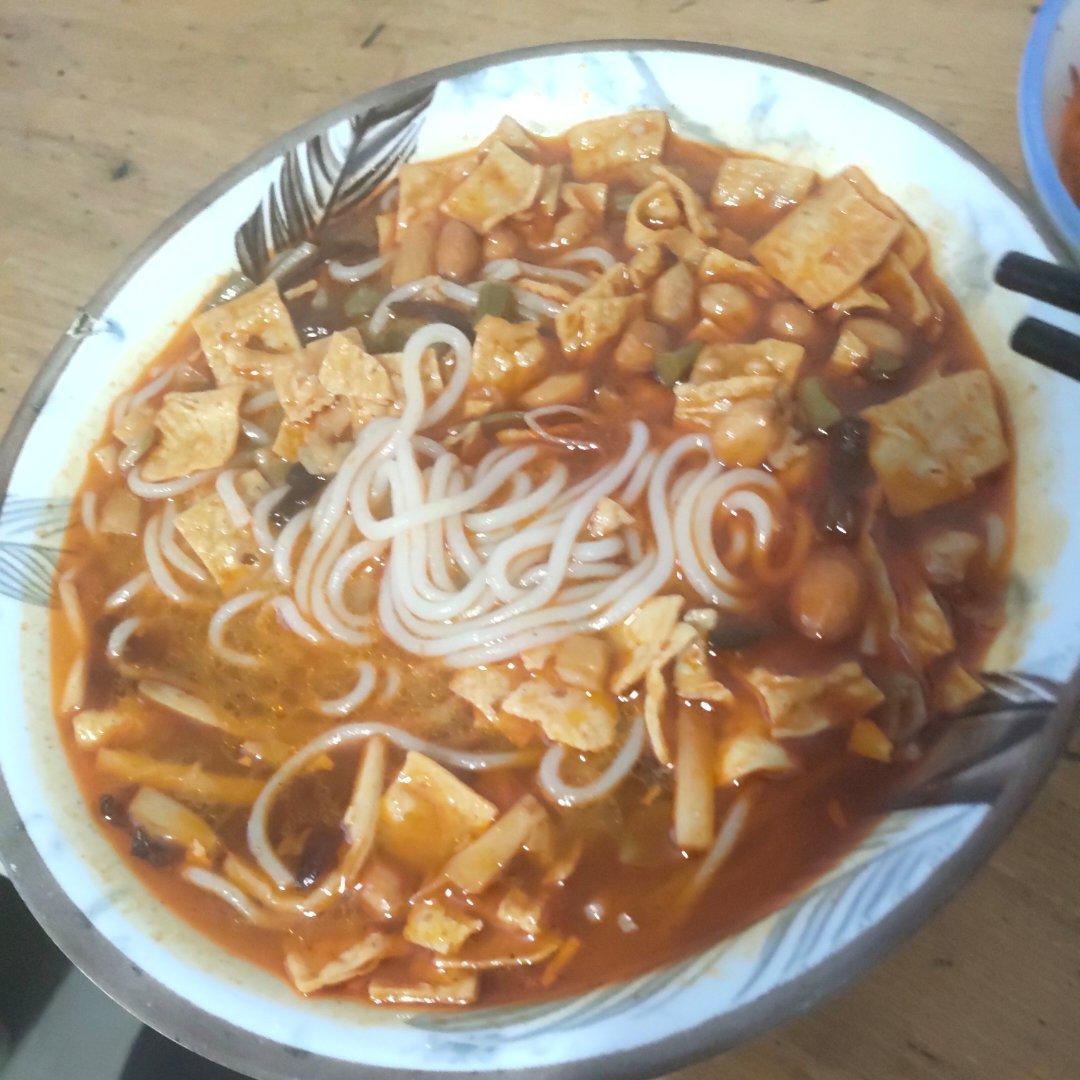 粉店老板娘亲授正宗螺蛳粉教程