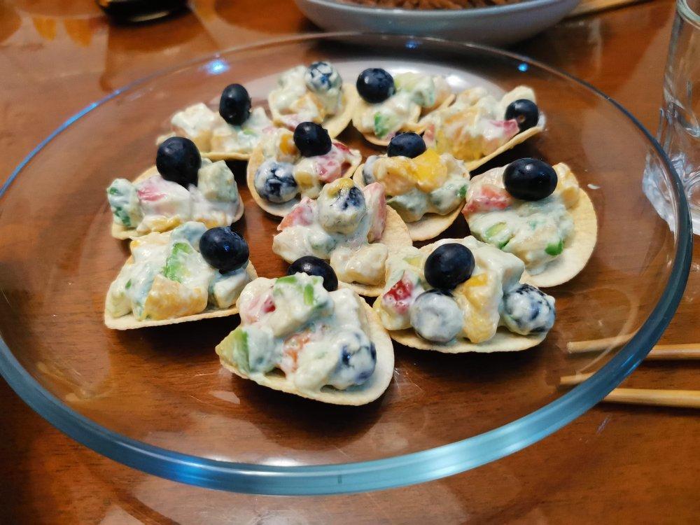 薯片牛油果大虾沙拉