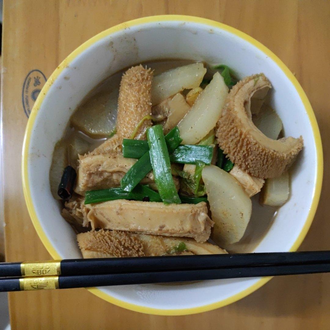 牛肚萝卜煲
