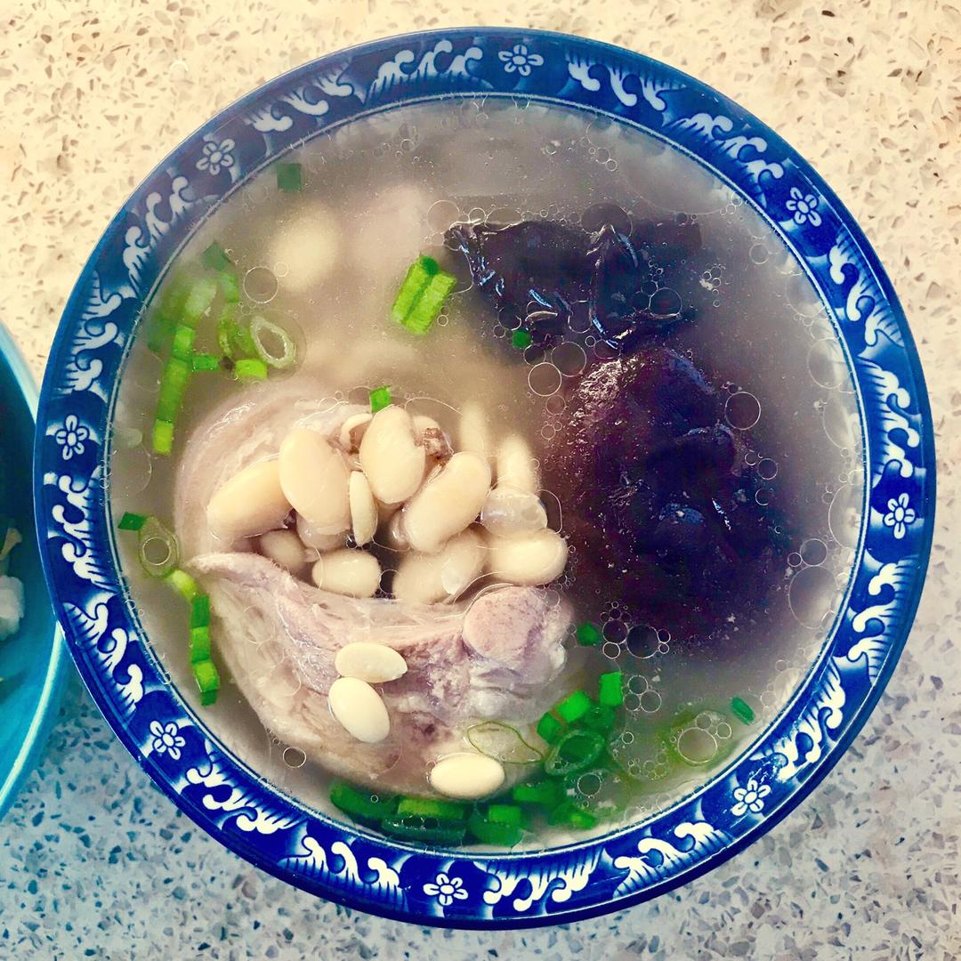香菇黄豆炖猪蹄