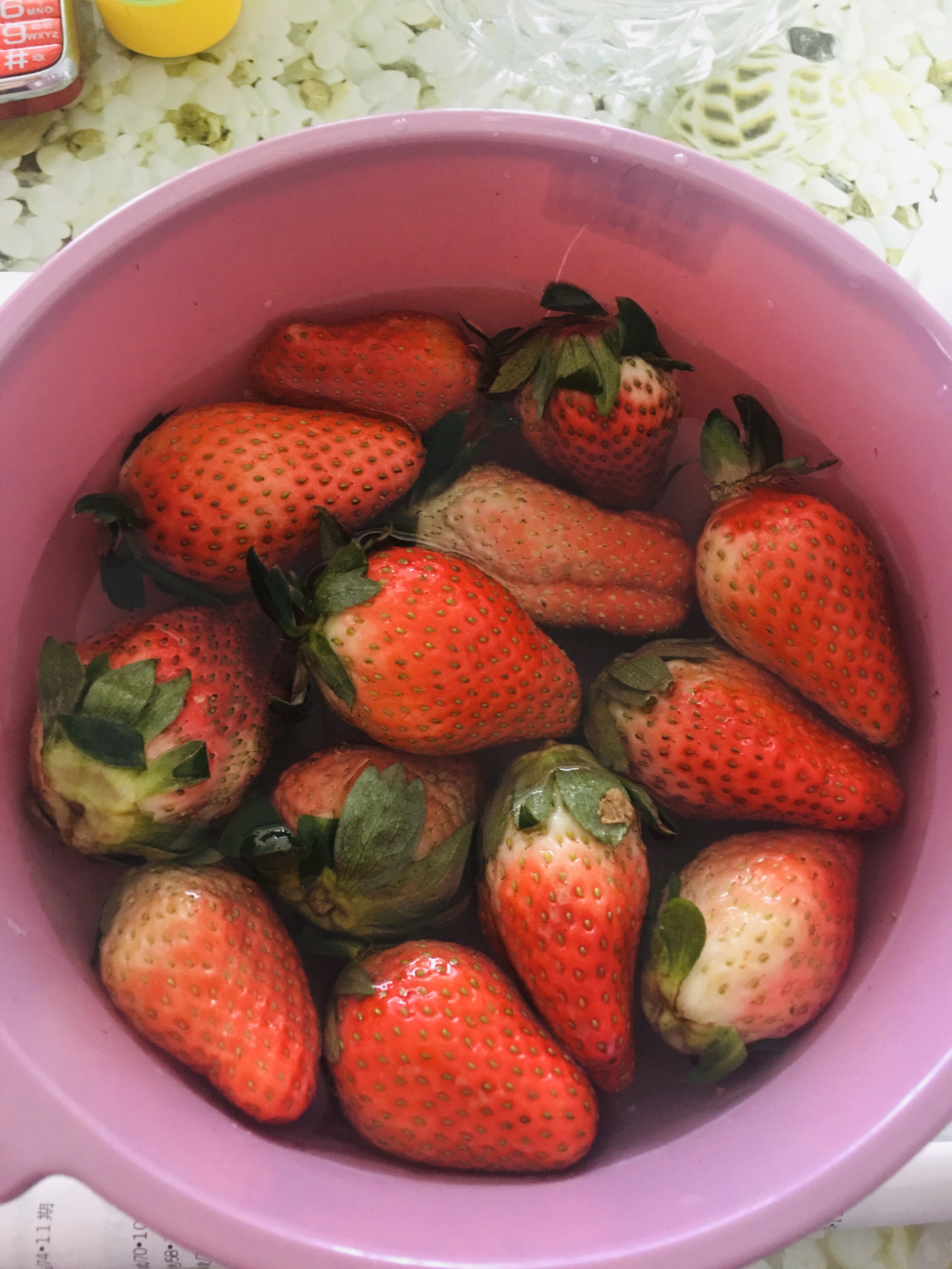 冰糖葫芦（草莓）的做法 步骤1