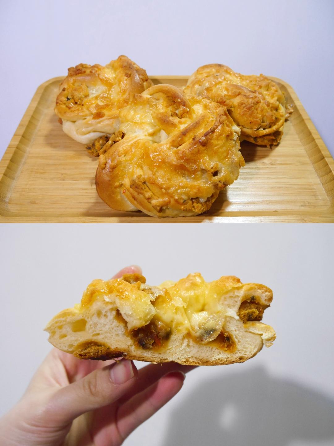 芝士肉松花环面包