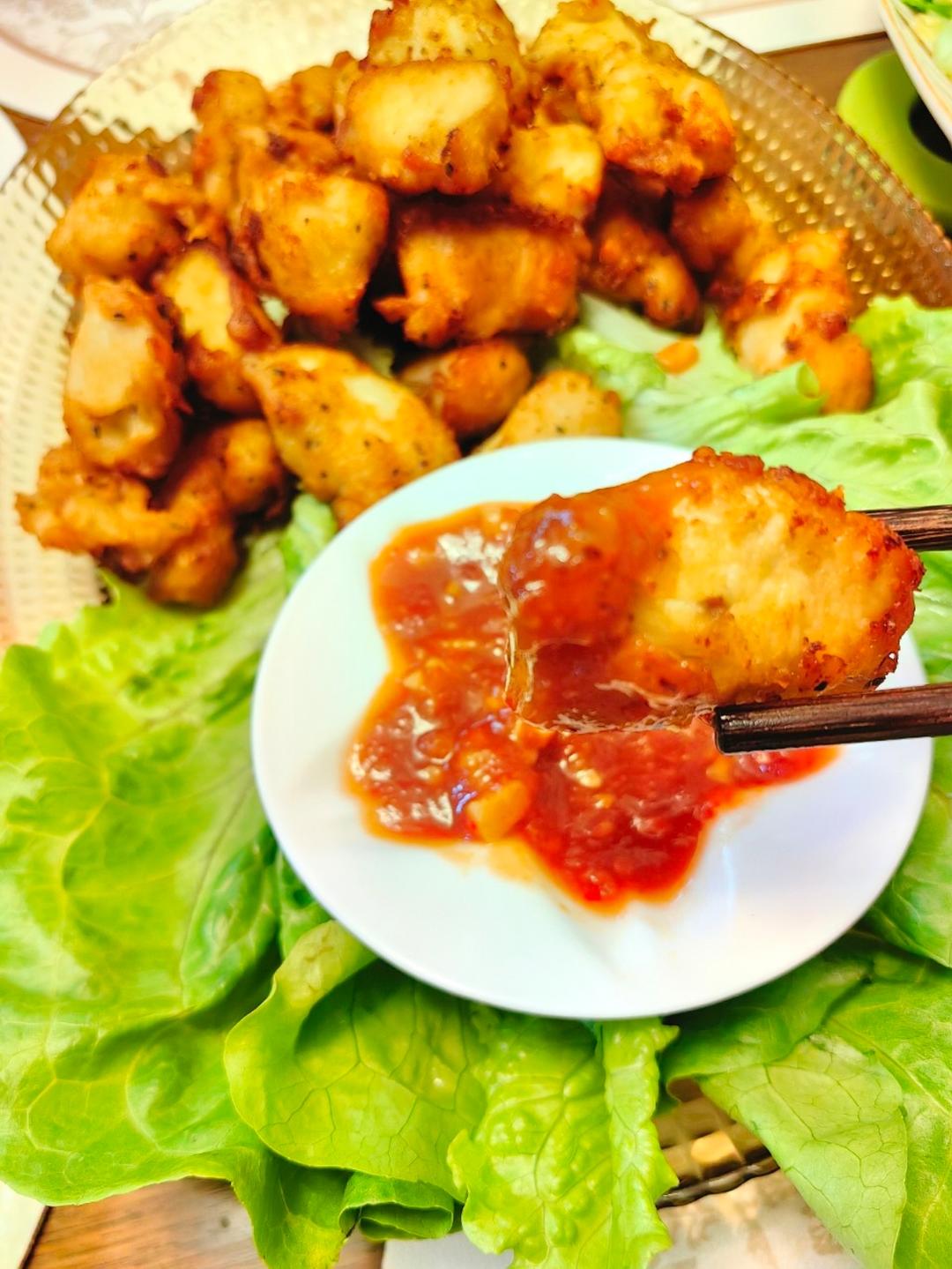 怎么搭都对味～“辣妹子”酸甜辣酱搭配的黑椒炸鸡块