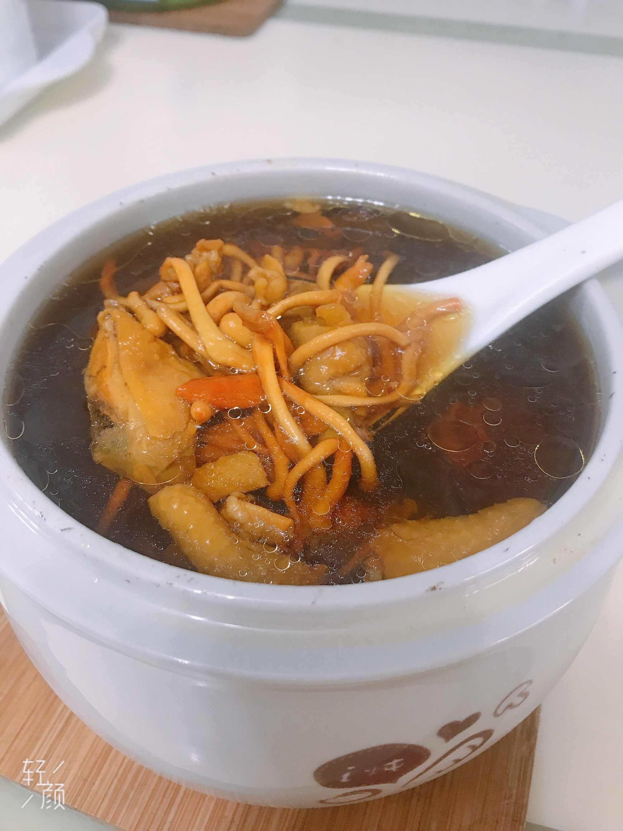 广东靓汤—土鸡炖虫草花的做法