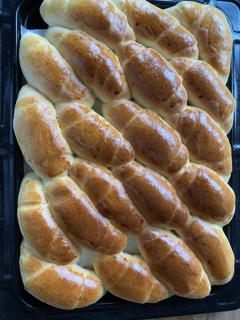 又香又软又拉丝，咬一口奶香十足！超治愈的淡奶油波兰种小餐包