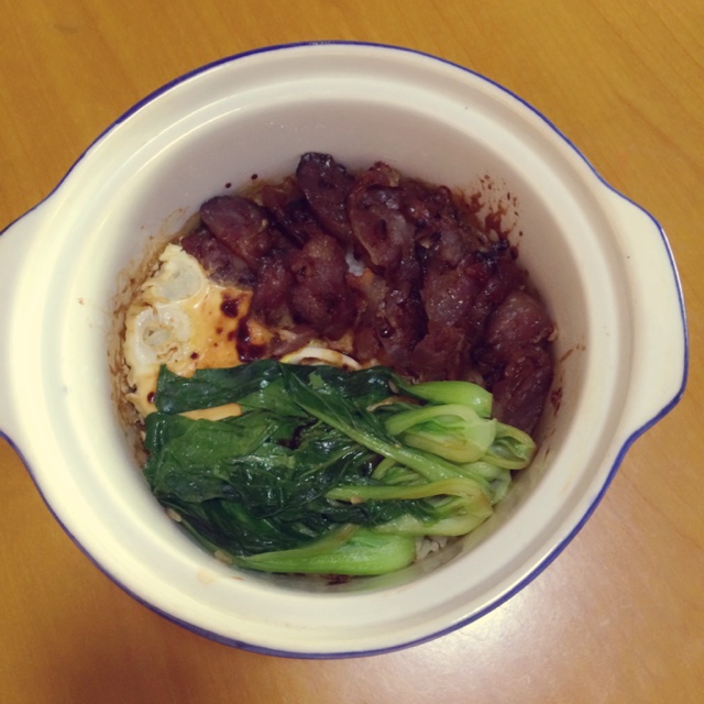 广式腊味煲仔饭
